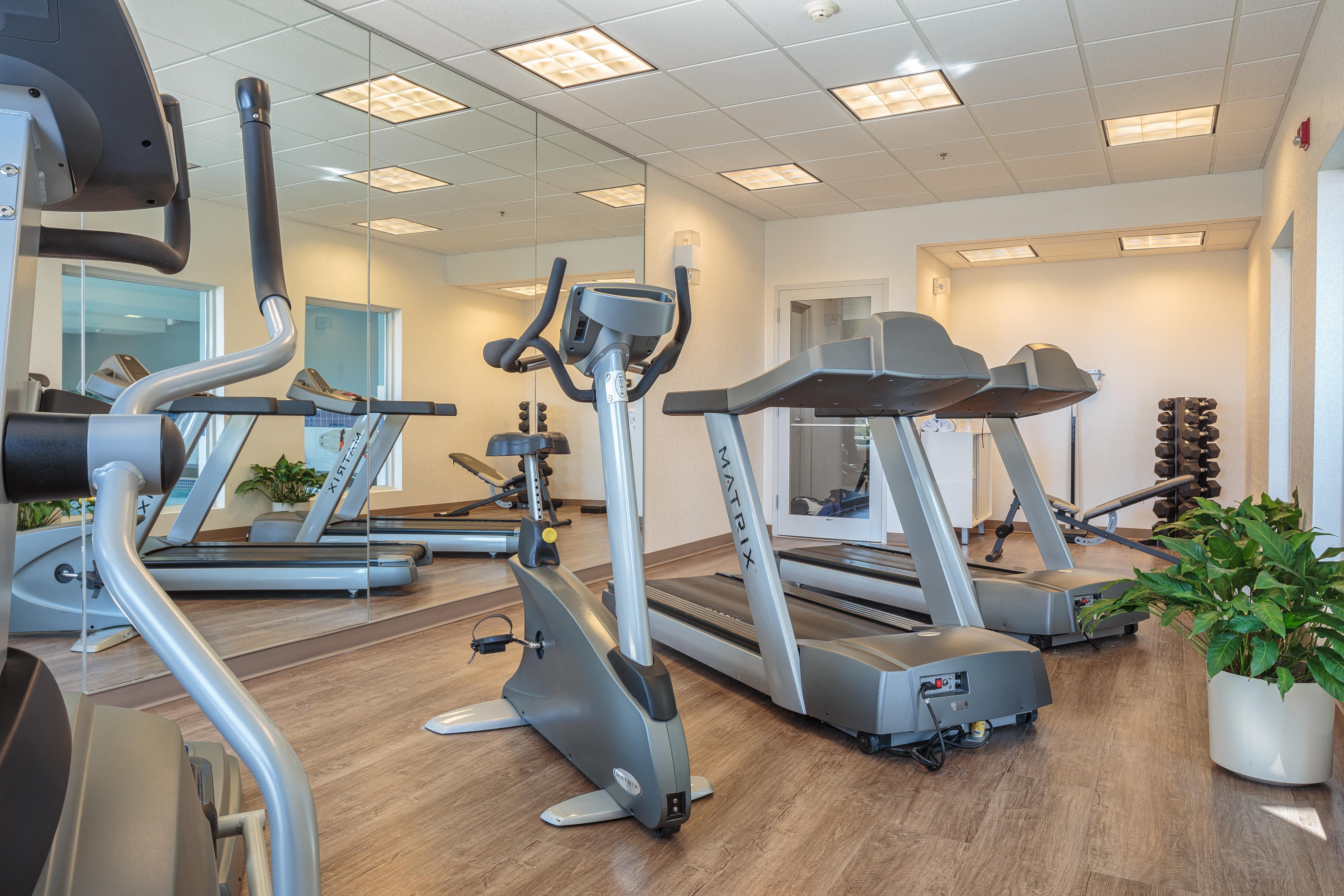 Holiday Inn Express & Suites - Belleville By Ihg Bagian luar foto