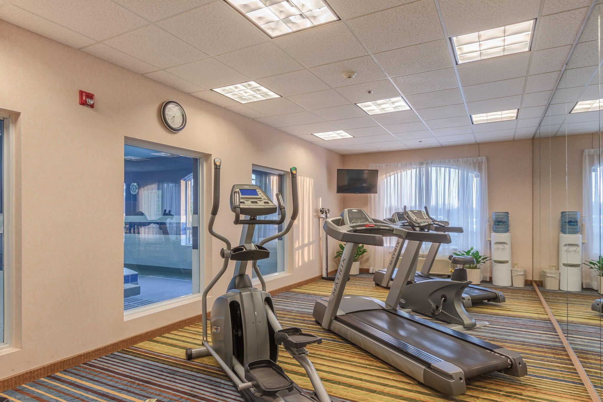 Holiday Inn Express & Suites - Belleville By Ihg Bagian luar foto