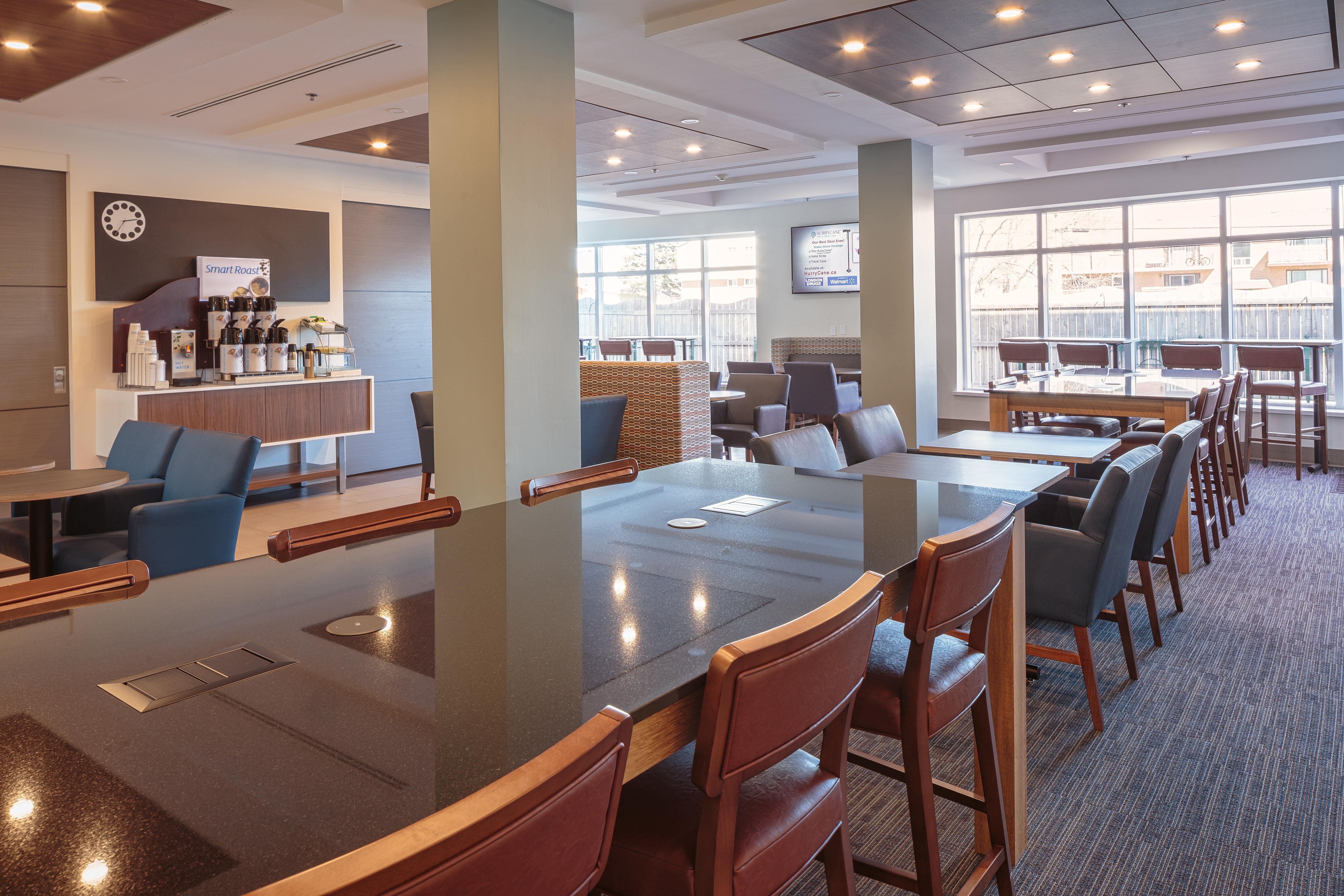 Holiday Inn Express & Suites - Belleville By Ihg Bagian luar foto