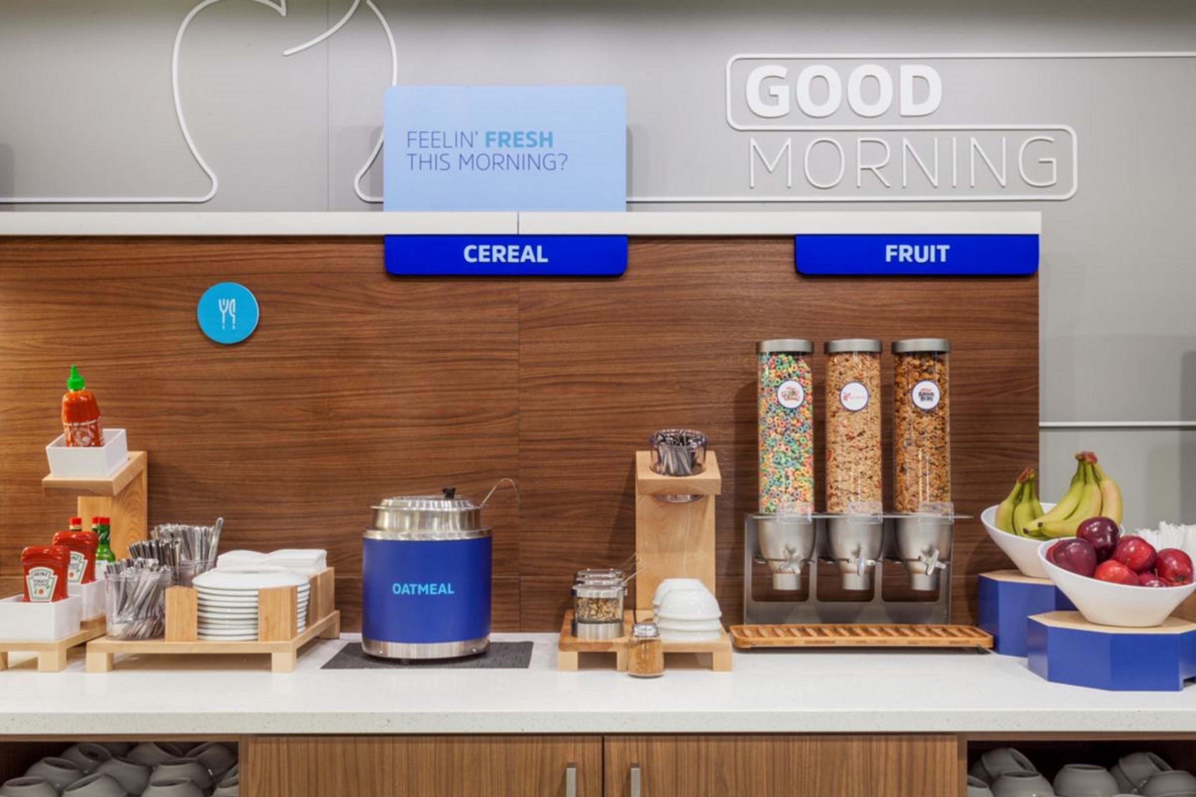 Holiday Inn Express & Suites - Belleville By Ihg Bagian luar foto