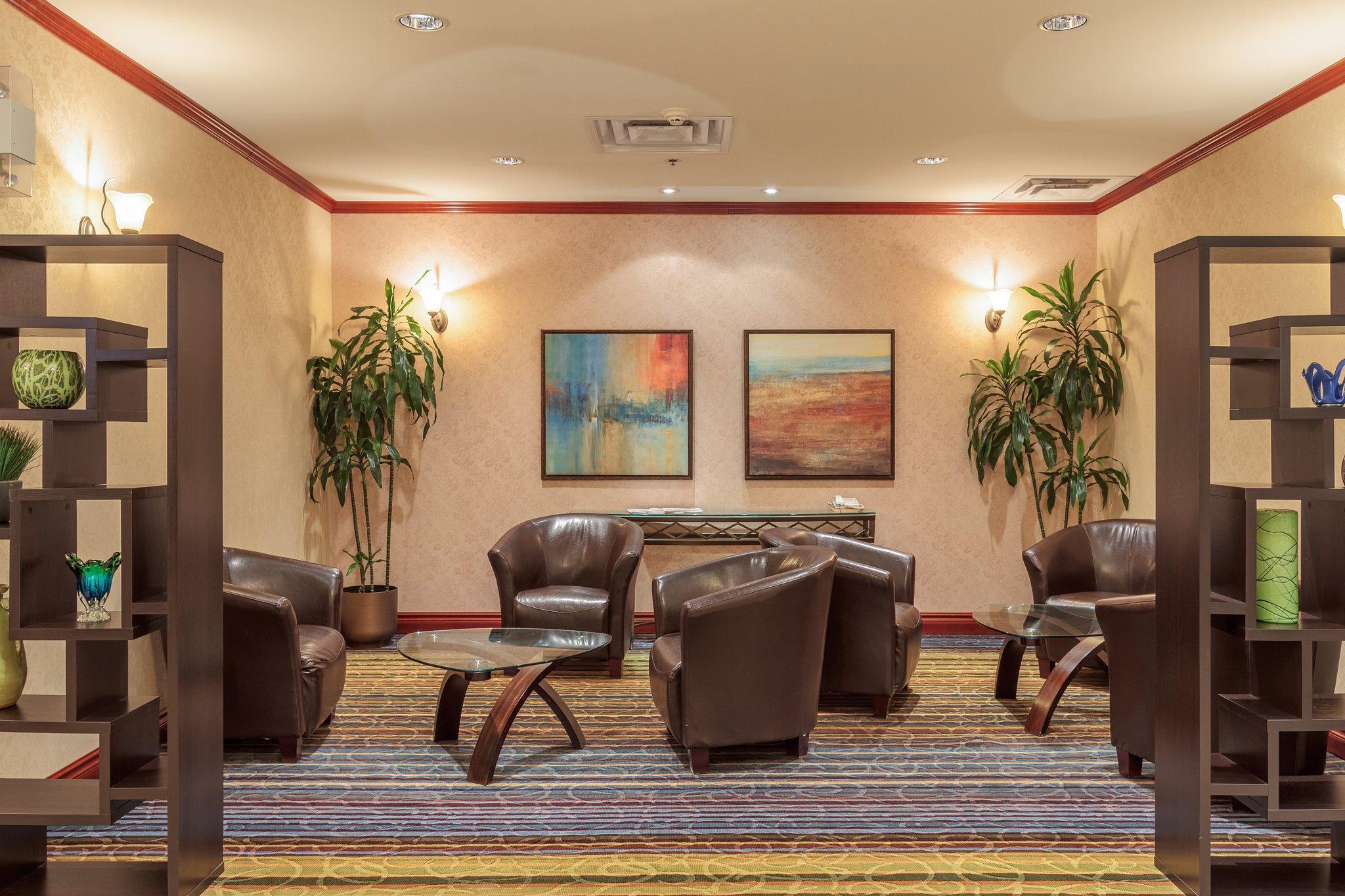 Holiday Inn Express & Suites - Belleville By Ihg Bagian luar foto