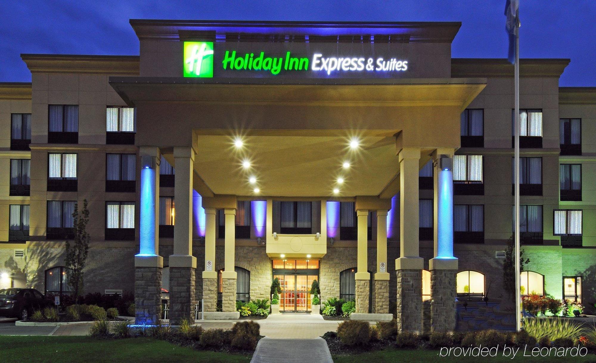Holiday Inn Express & Suites - Belleville By Ihg Bagian luar foto