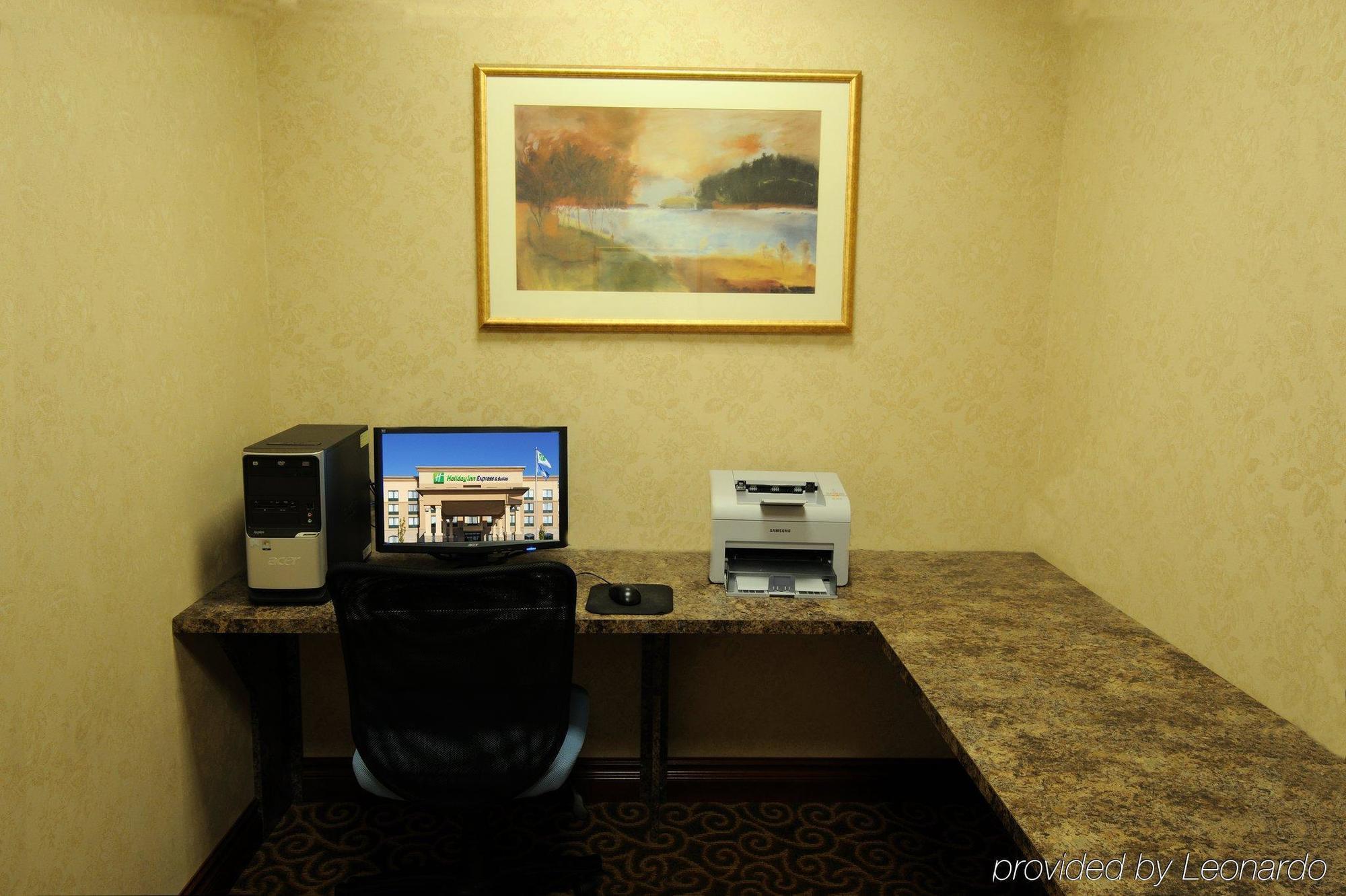 Holiday Inn Express & Suites - Belleville By Ihg Fasilitas foto