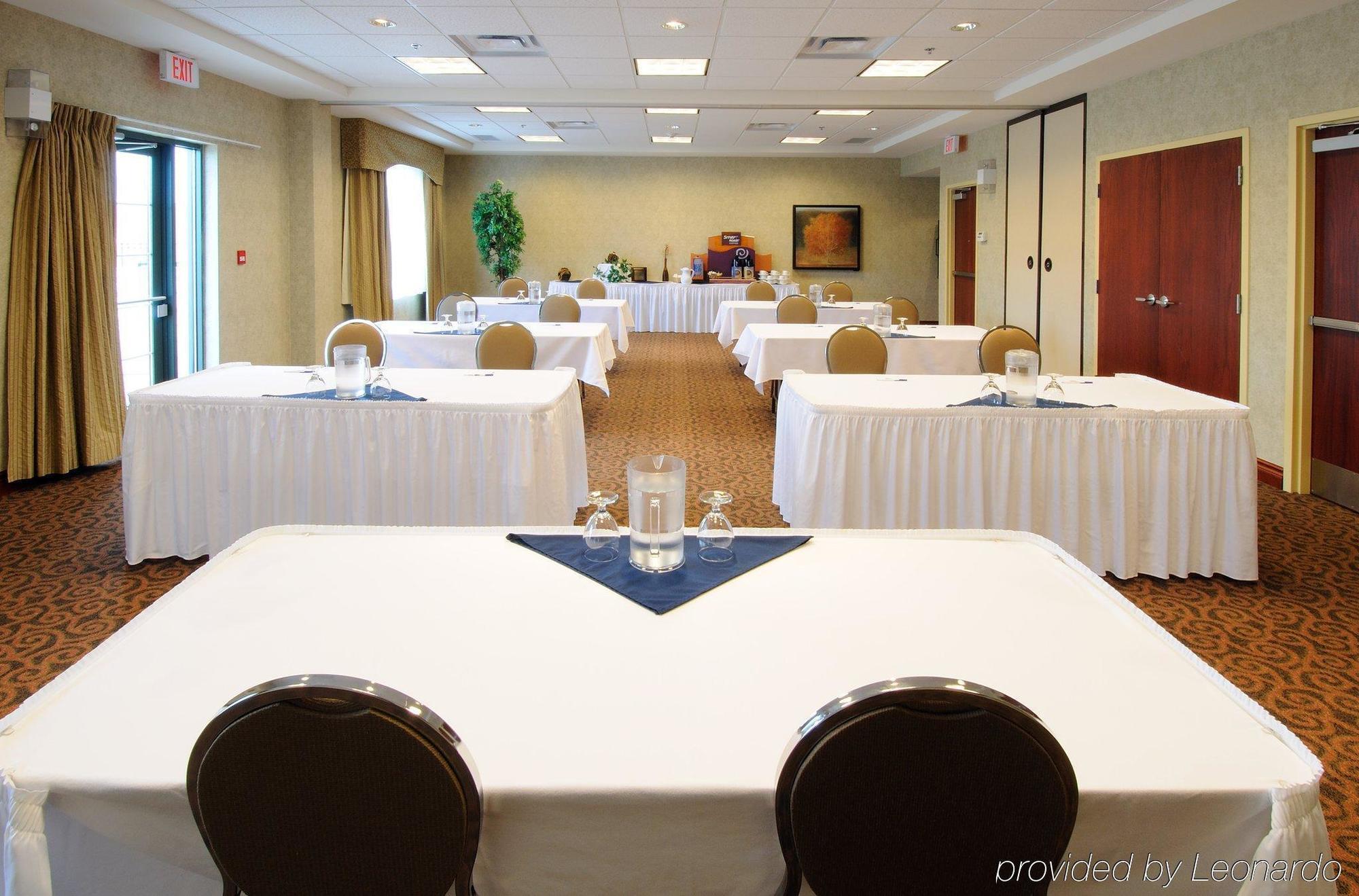 Holiday Inn Express & Suites - Belleville By Ihg Fasilitas foto