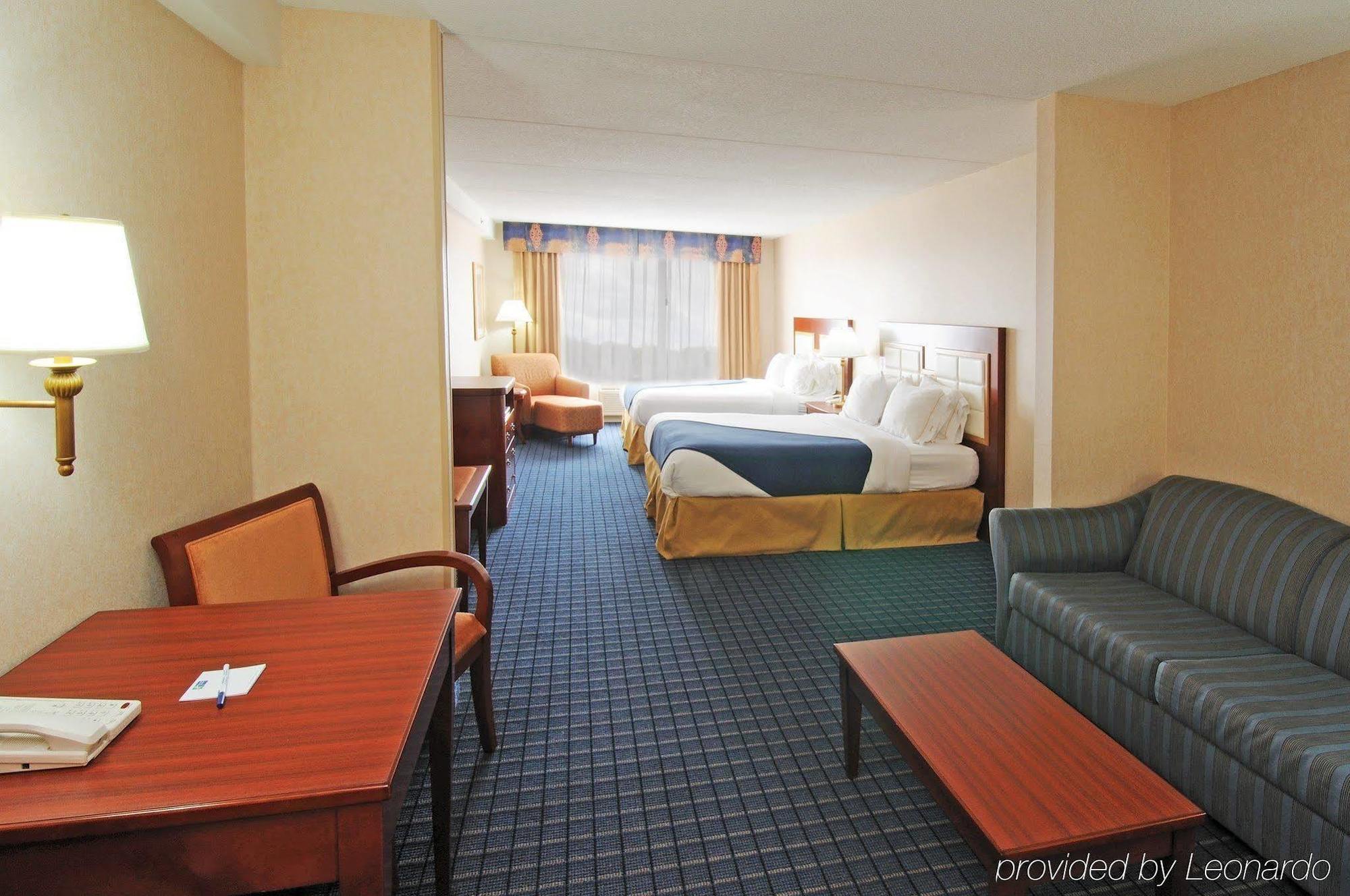 Holiday Inn Express & Suites - Belleville By Ihg Ruang foto