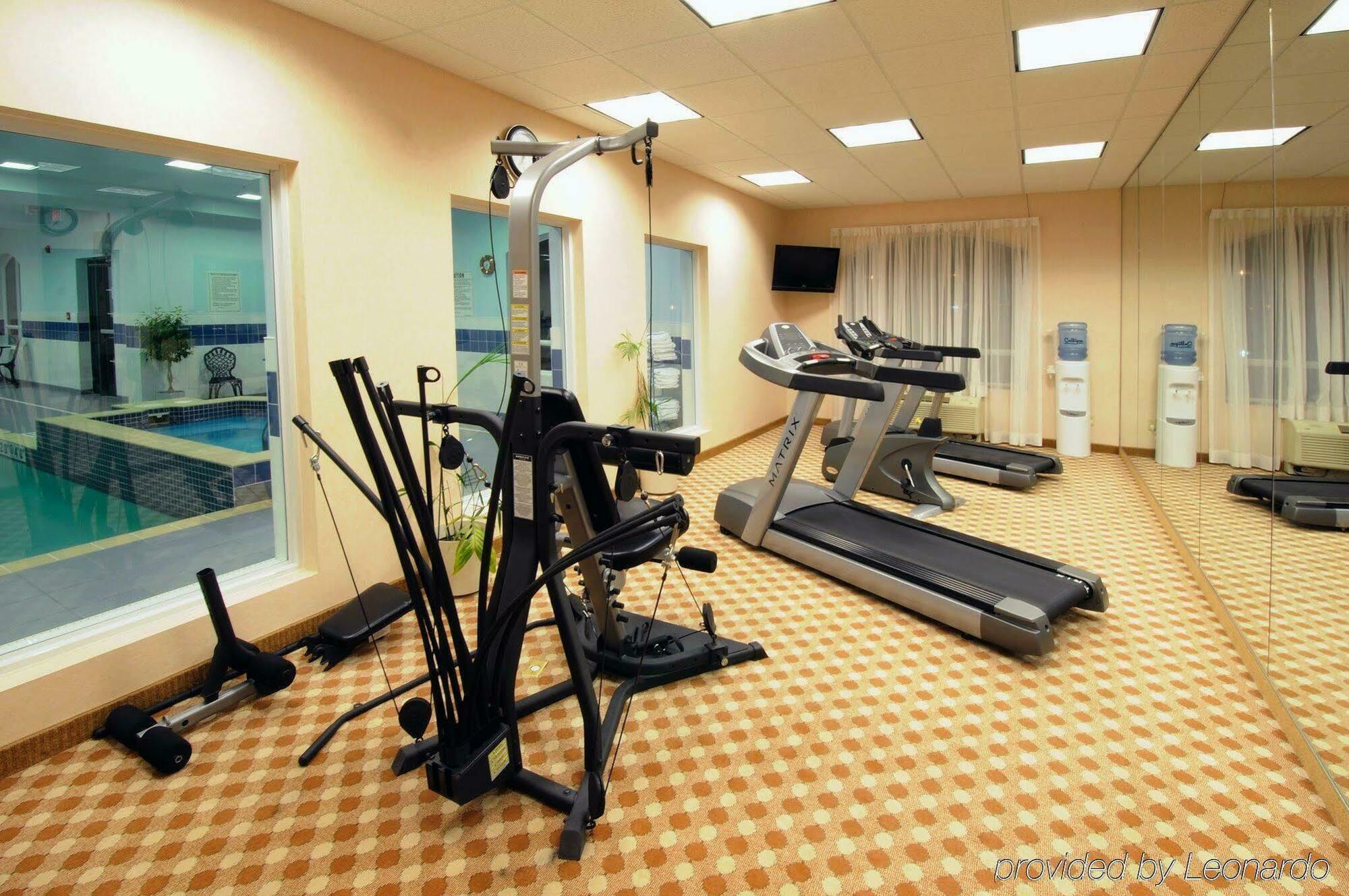 Holiday Inn Express & Suites - Belleville By Ihg Bagian luar foto