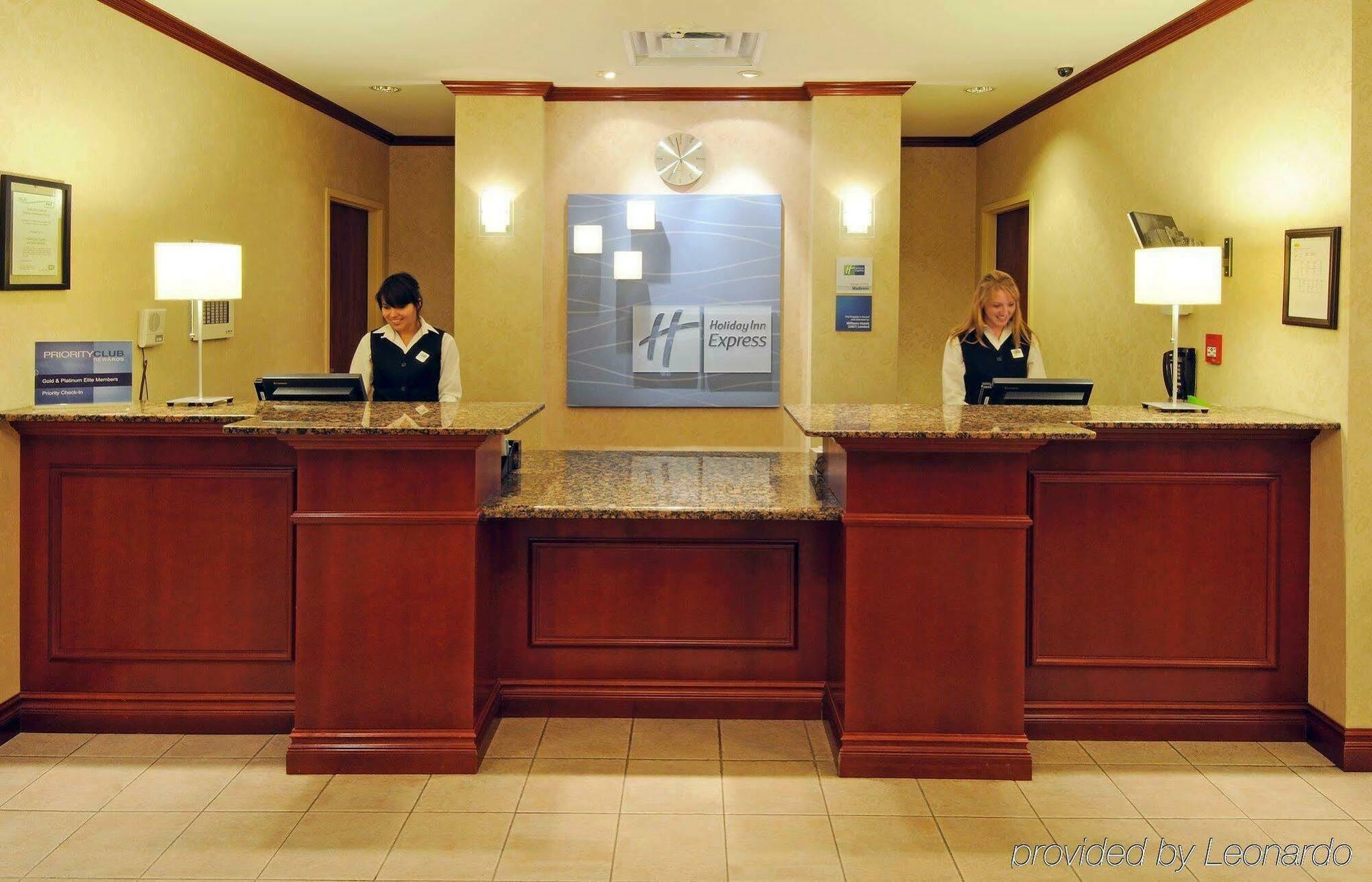 Holiday Inn Express & Suites - Belleville By Ihg Interior foto